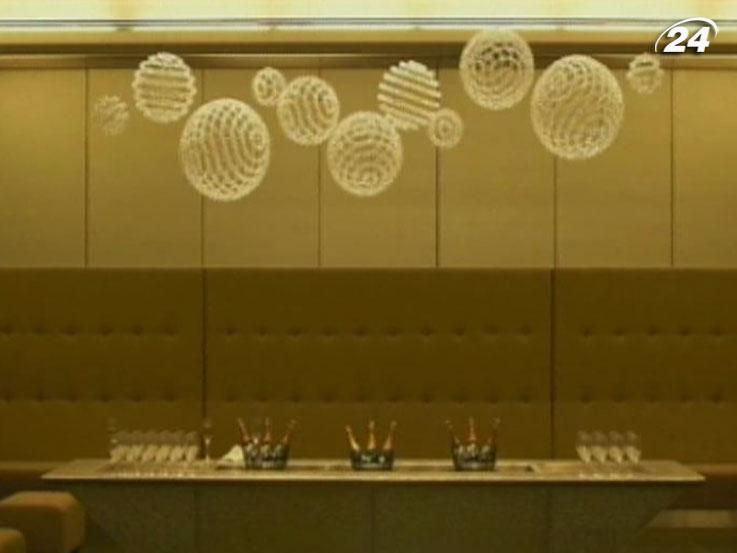 Люстры Windfall превратят обычную лампочку на водопад, радугу или даже солнце Люстры Windfall превратят обычную лампочку на водопад, радугу или даже солнце