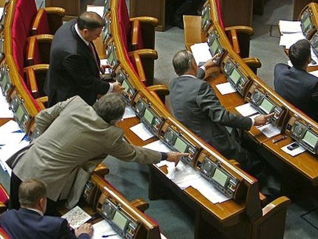 Девять депутатов отозвали свои голоса из-под "языкового" ​​закона