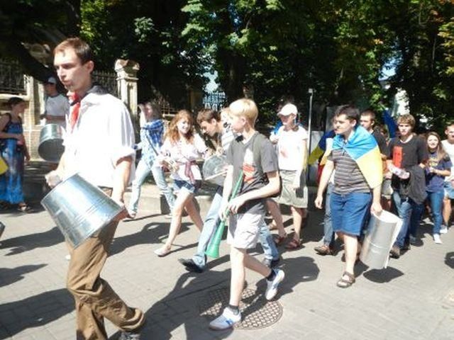 До Януковича прийшли протестувати проти розколу України До Януковича прийшли протестувати проти розколу України