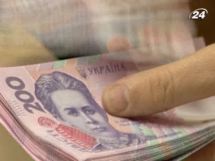 Порошенко призывает не паниковать из-за колебания курса гривны Порошенко призывает не паниковать из-за колебания курса гривны