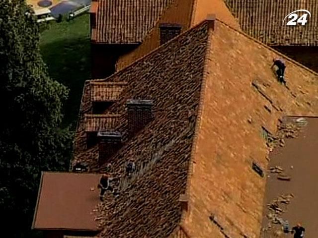 В Польше град продырявил крыши в домах