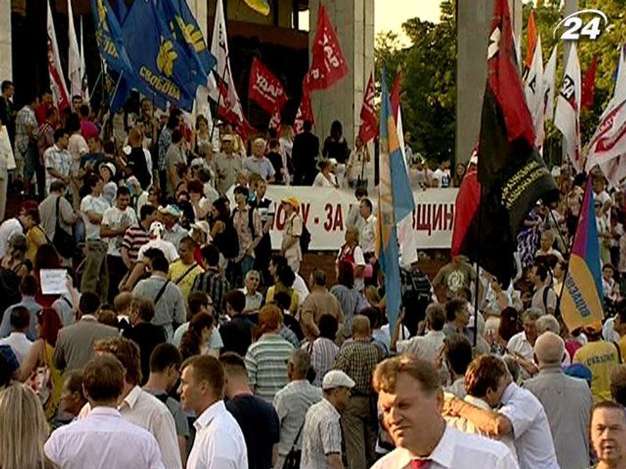 У митингующих под Украинским домом пропала связь У митингующих под Украинским домом пропала связь