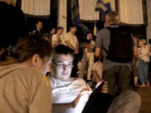 Оппозиционеры под Украинским домом готовятся к очередной ночи