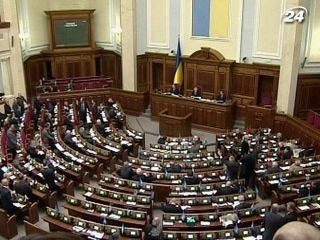 Сьогодні депутати не підуть в офіційну відпустку Сьогодні депутати не підуть в офіційну відпустку