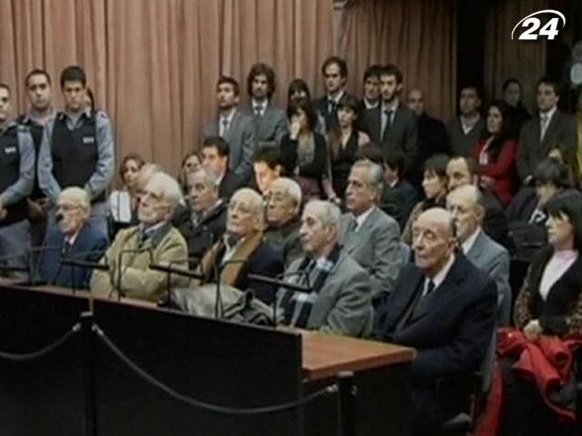 Двух экс-диктаторов Аргентины приговорили к десяткам лет тюрьмы