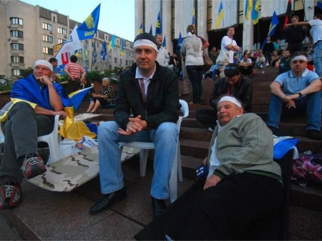 За події біля Українського дому завели 4 кримінальні справи