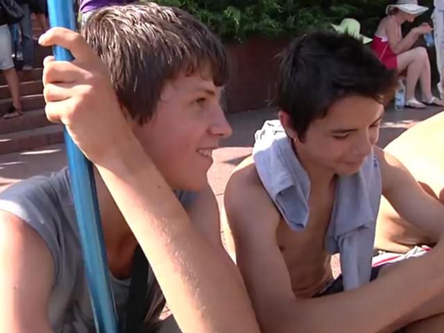 Против "языкового" законопроекта стоят те, кто вчера стоял за него Против "языкового" законопроекта стоят те, кто вчера стоял за него