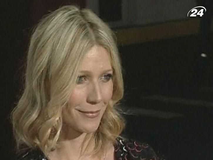 Гвинет Пэлтроу представила собственную линию футболок и джинсов Гвинет Пэлтроу представила собственную линию футболок и джинсов