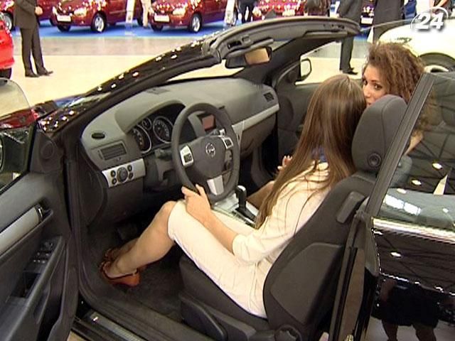 Підсумок тижня: Жінки почали купувати більше автомобілів, ніж чоловіки 