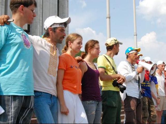 Шетстеро активістів продовжують голодувати на захист мови Шетстеро активістів продовжують голодувати на захист мови