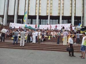 Голодающих возле Украинского дома стало больше