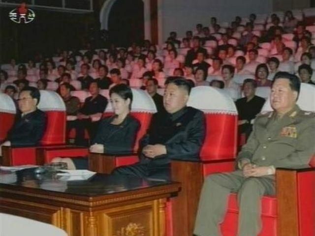 Ким Чен Ина заметили с женщиной Ким Чен Ина заметили с женщиной