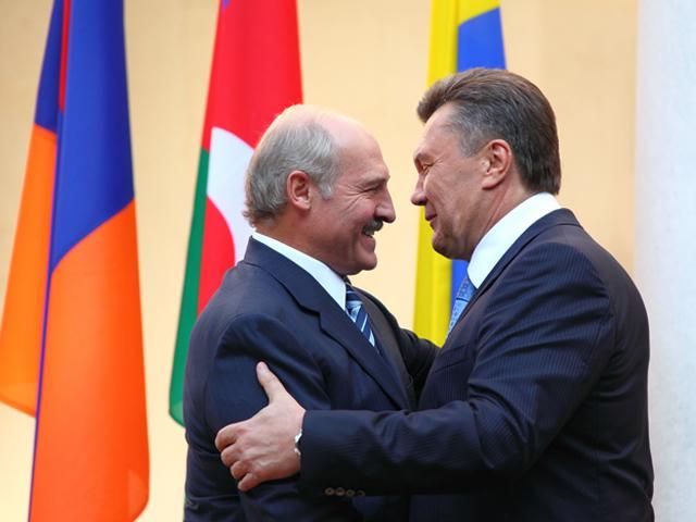 Лукашенко привітав Януковича з днем народження