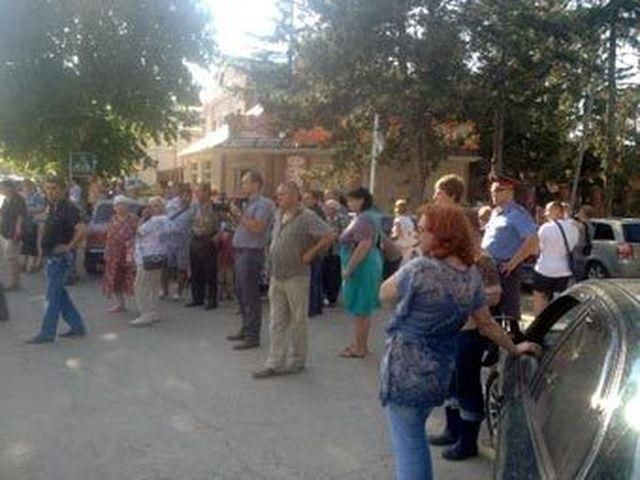 Чутки про другу хвилю повені спровокували паніку в Кримську Чутки про другу хвилю повені спровокували паніку в Кримську