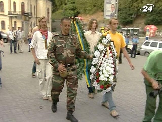 Захисники мови привітали Януковича з днем народження