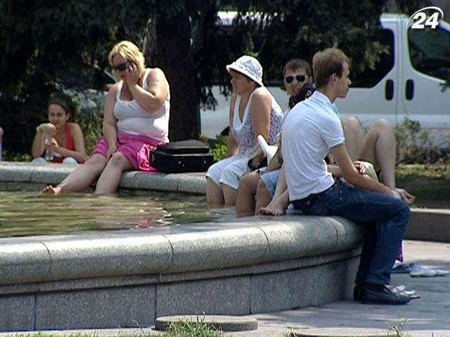 В жаркие дни врачи советуют беречься с помощью одежды В жаркие дни врачи советуют беречься с помощью одежды