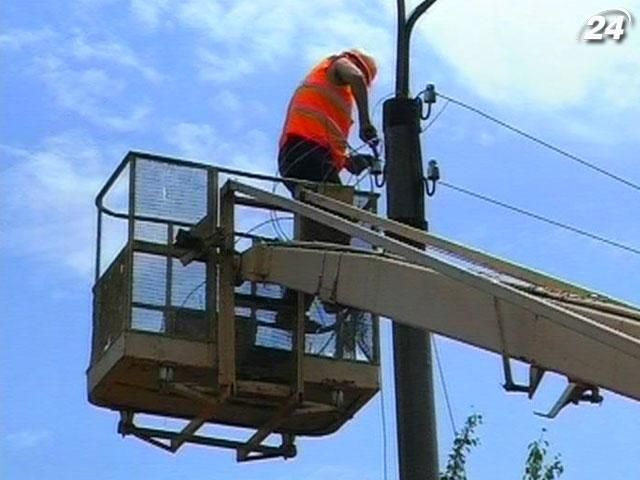 Через негоду в Україні знеструмлено 124 населених пункти Через негоду в Україні знеструмлено 124 населених пункти