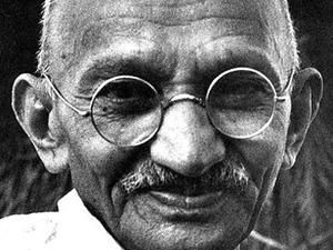 Власти Индии выкупили письма Ганди