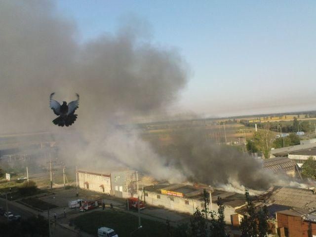 У Маріуполі горять склади У Маріуполі горять склади