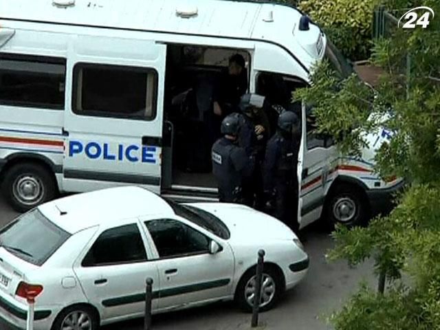 У Франції злочинець звільнив заручника, якого утримував у дитсадку