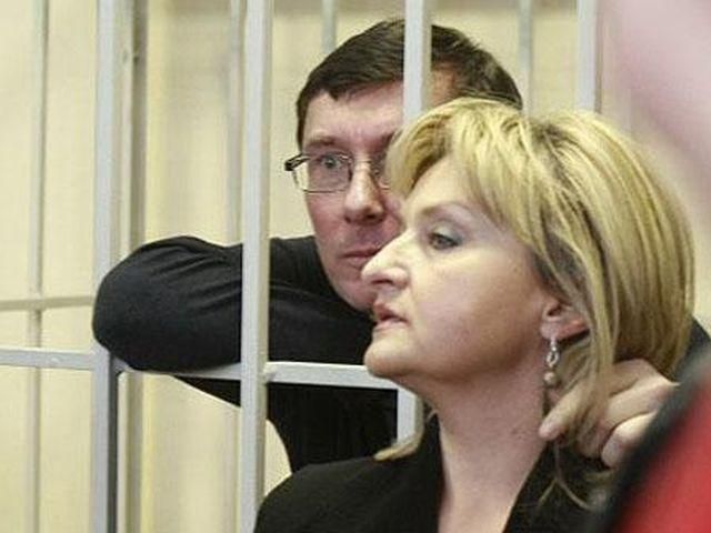 Дружині Луценка стало погано в суді