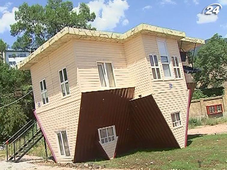В Крыму построили "дом-наоборот" В Крыму построили "дом-наоборот"