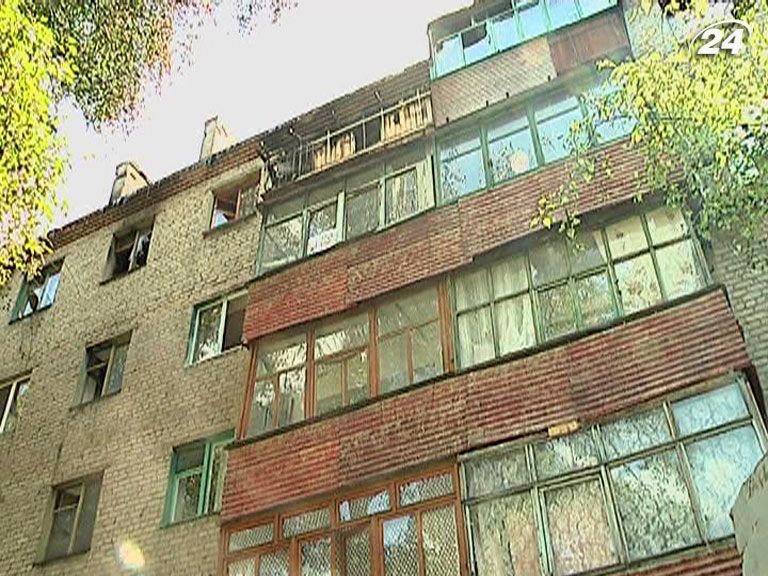 На Донеччині пожежа позбавила даху над головою мешканців 16 квартир