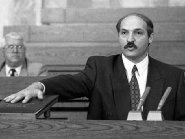 Білоруси не можуть пригадати, скільки років при владі Лукашенко (ВІДЕО)