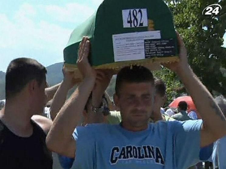 В Боснии почтили память жертв резни В Боснии почтили память жертв резни