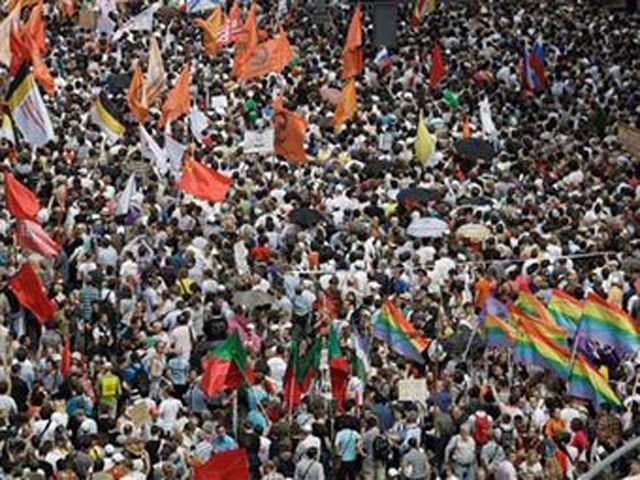 Российская оппозиция обещает "Жаркий июль" Российская оппозиция обещает "Жаркий июль"