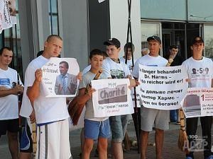 С врачом Тимошенко прощались "почитатели" С врачом Тимошенко прощались "почитатели"