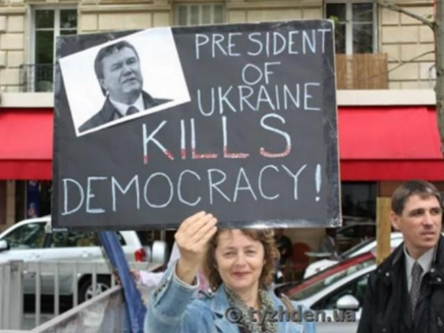 В Париже протестовали против "языкового" закона (ФОТО) В Париже протестовали против "языкового" закона (ФОТО)