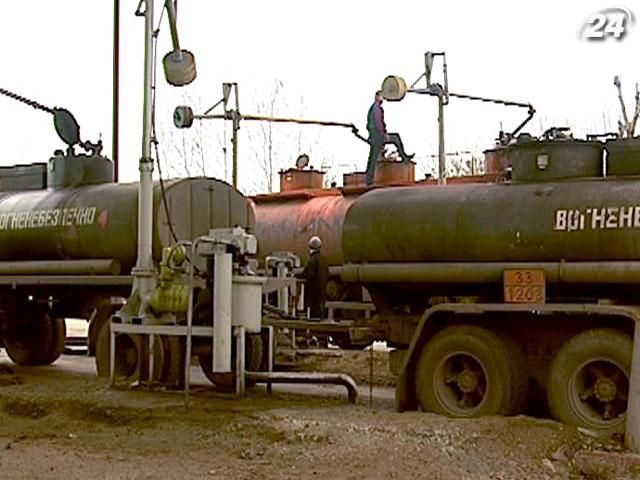 Нефтетрейдеры не спешат растамаживать товар по высокими акцизами Нефтетрейдеры не спешат растамаживать товар по высокими акцизами