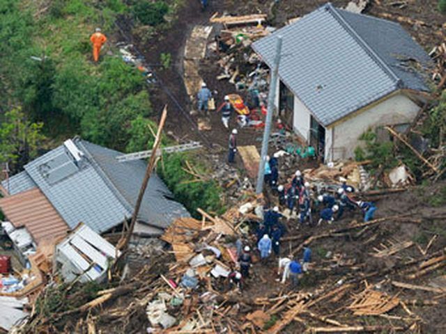Во время ливней в Японии погибли 3 человека