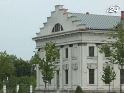 Батурин - гетьманська резиденція Батурин - гетьманська резиденція