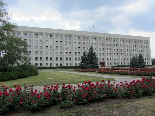 Неизвестный нудист проник в помещение Полтавской ОГА Неизвестный нудист проник в помещение Полтавской ОГА