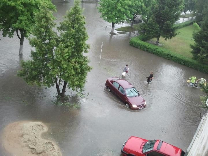 Сильный ливень затопил Луцк