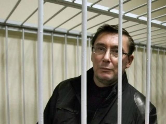Подсудимый: Считаю невиновным себя Тарасенко и Луценко