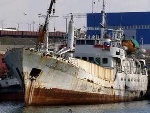 Кримський бізнесмен здав на металобрухт два дослідницькі судна