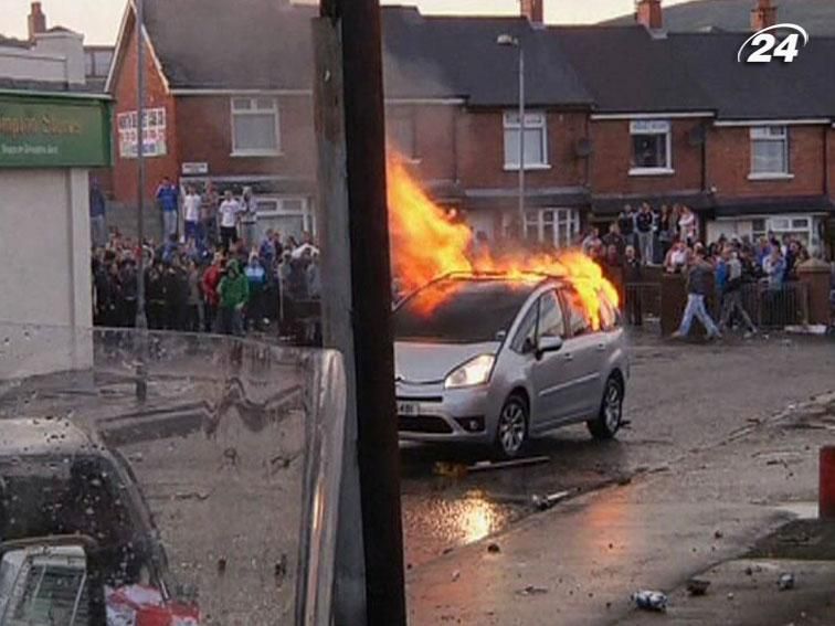В Великобритании 20 полицейских пострадали в столкновениях между религиозными группами
