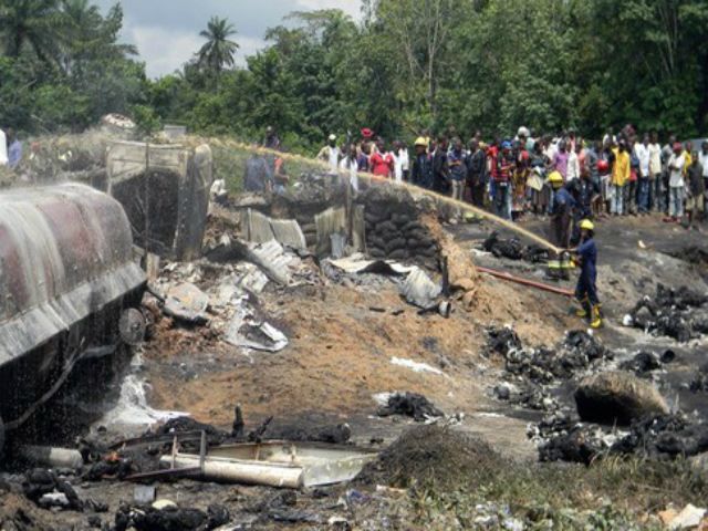 Взрыв автоцистерны в Нигерии: 100 человек погибли