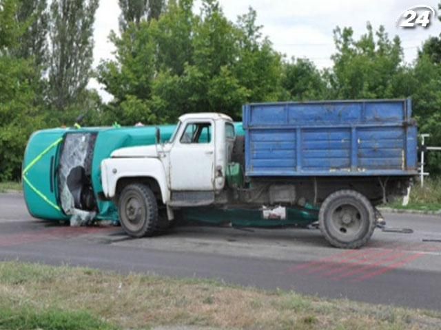 В Полтаве свадебный микроавтобус столкнулся с грузовиком