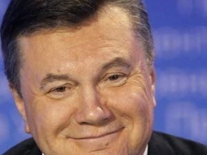 Янукович поздравил Олланд с Днем взятия Бастилии