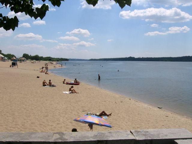 На запорожском пляже нашли арсенал авиабомб времен войны На запорожском пляже нашли арсенал авиабомб времен войны