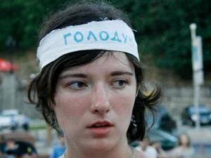 У Києві "швидка" забрала четверту голодуючу У Києві "швидка" забрала четверту голодуючу