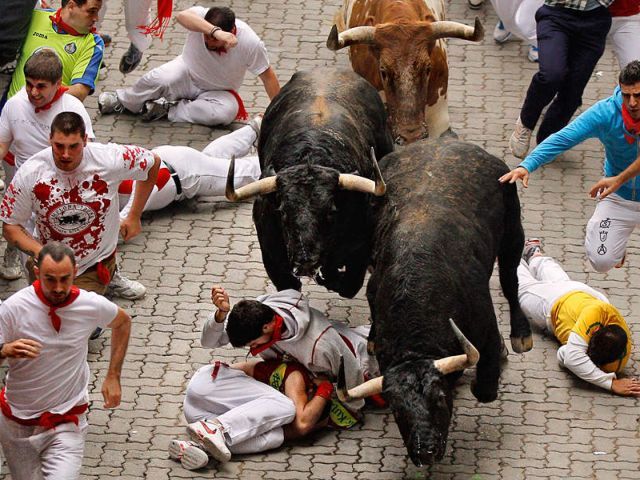 В Памплоне 38 человек пострадали во время забегов быков