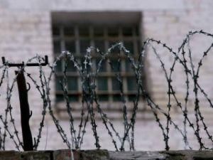 У СІЗО помер ув’язнений, тіло в синцях, а кажуть "травмувався сам" У СІЗО помер ув’язнений, тіло в синцях, а кажуть "травмувався сам"