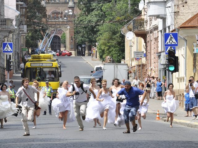 У Чернівцях відбувся забіг наречених