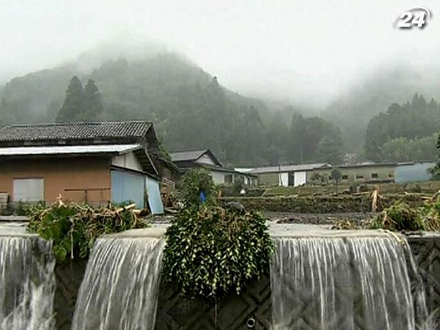 В Японии не прекращаются ливни, которые стали причиной наводнений