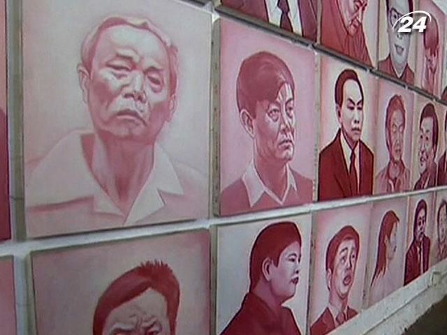 Китайський митець виставив понад тисячу портретів чиновників-корупціонерів